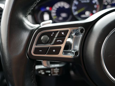 Used 2020 Porsche Cayenne Turbo S image 31