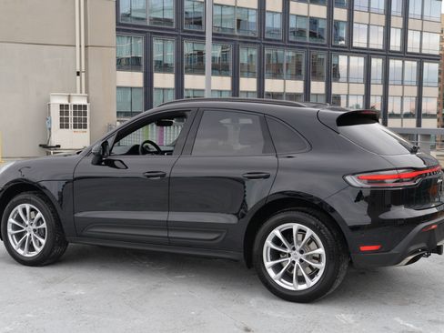Certified 2025 Porsche Macan image 3