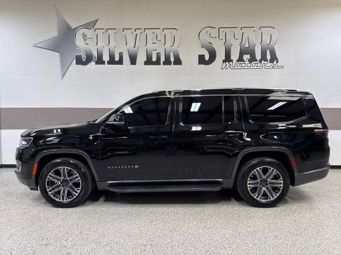 Used 2022 Jeep Wagoneer Series III w/ Rear Seat Video Group 1 image 11