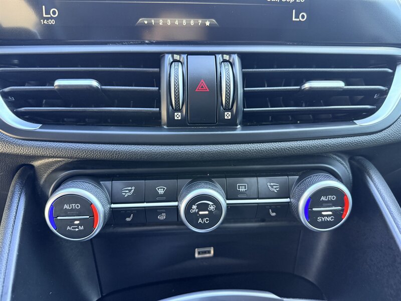 Used 2018 Alfa Romeo Giulia AWD image 16