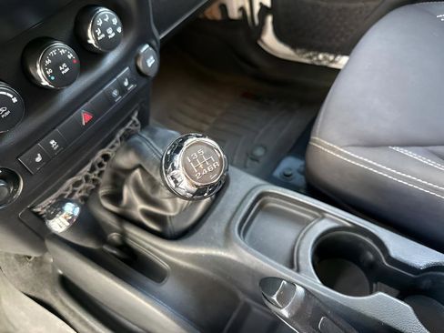 Used 2014 Jeep Wrangler Unlimited Sahara w/ Dual Top Group AWD/4WD image 29