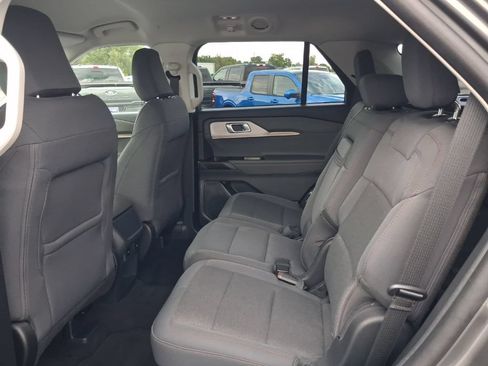 Used 2025 Ford Explorer Active AWD/4WD image 13