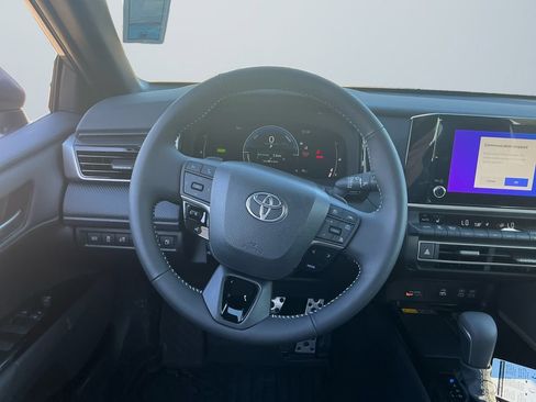 Used 2025 Toyota Camry SE w/ Convenience Package FWD image 12