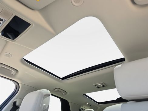 New 2025 Land Rover Discovery S image 32