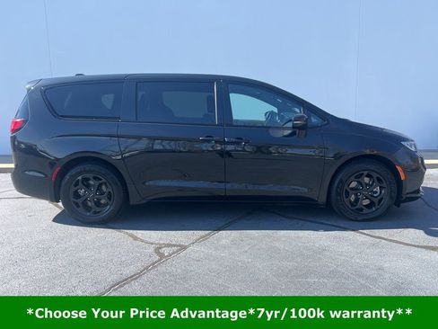Certified 2022 Chrysler Pacifica Touring-L w/ S Appearance Package image 2