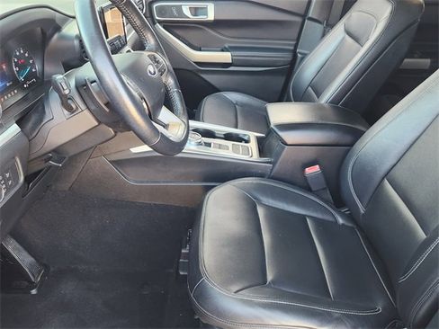 Used 2020 Ford Explorer XLT w/ Equipment Group 202A image 11