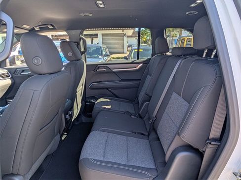 Used 2025 GMC Acadia Elevation image 13