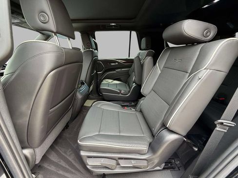 Used 2022 Cadillac Escalade Premium Luxury AWD/4WD image 20