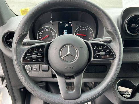Used 2024 Mercedes-Benz Sprinter 4500 image 16