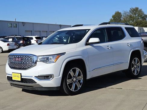 Used 2019 GMC Acadia Denali image 3