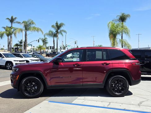 Certified 2025 Jeep Grand Cherokee Altitude AWD/4WD image 2