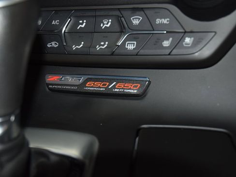 Used 2015 Chevrolet Corvette Z06 w/ 3LZ Preferred Equipment Group image 39