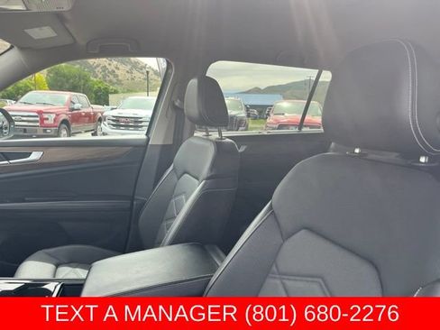 Used 2024 Volkswagen Atlas SE AWD/4WD image 15
