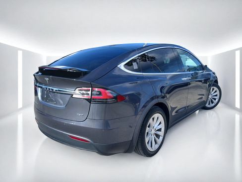 Used 2018 Tesla Model X 75D AWD/4WD image 6