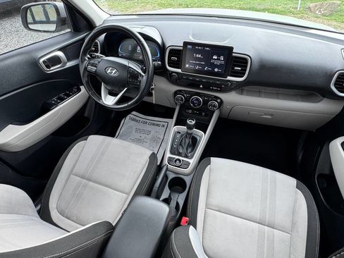 Used 2023 Hyundai Venue SEL image 20