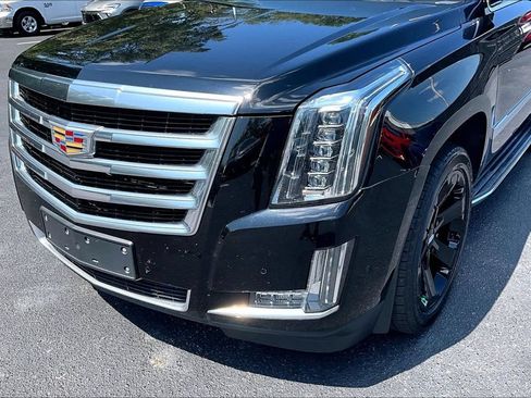 Used 2020 Cadillac Escalade Luxury AWD/4WD image 31