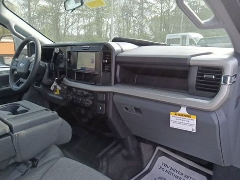 New 2026 Ford F250 XL w/ XL Chrome Package image 36