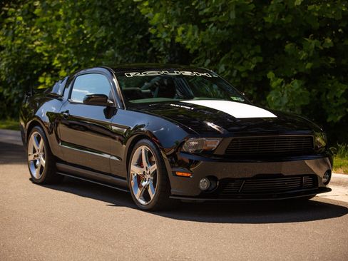 Used 2010 Ford Mustang GT RWD image 2