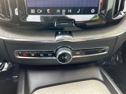 Certified 2025 Volvo XC60 B5 Plus image 24