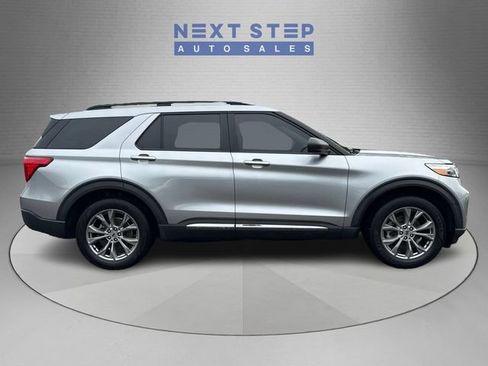Used 2022 Ford Explorer XLT w/ Equipment Group 202A AWD/4WD image 9