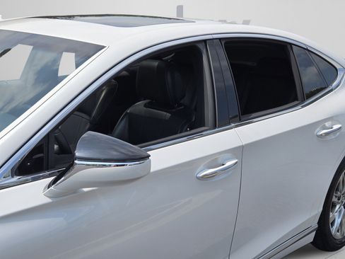 Used 2019 Lexus LS 500 w/ Accessory Package (Z1) RWD image 11