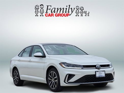 New 2026 Volkswagen Jetta SE image 2