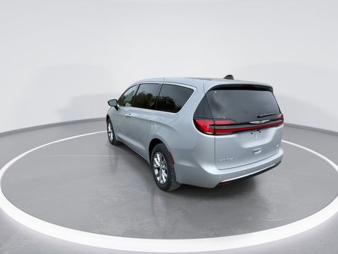 New 2026 Chrysler Pacifica Select image 6