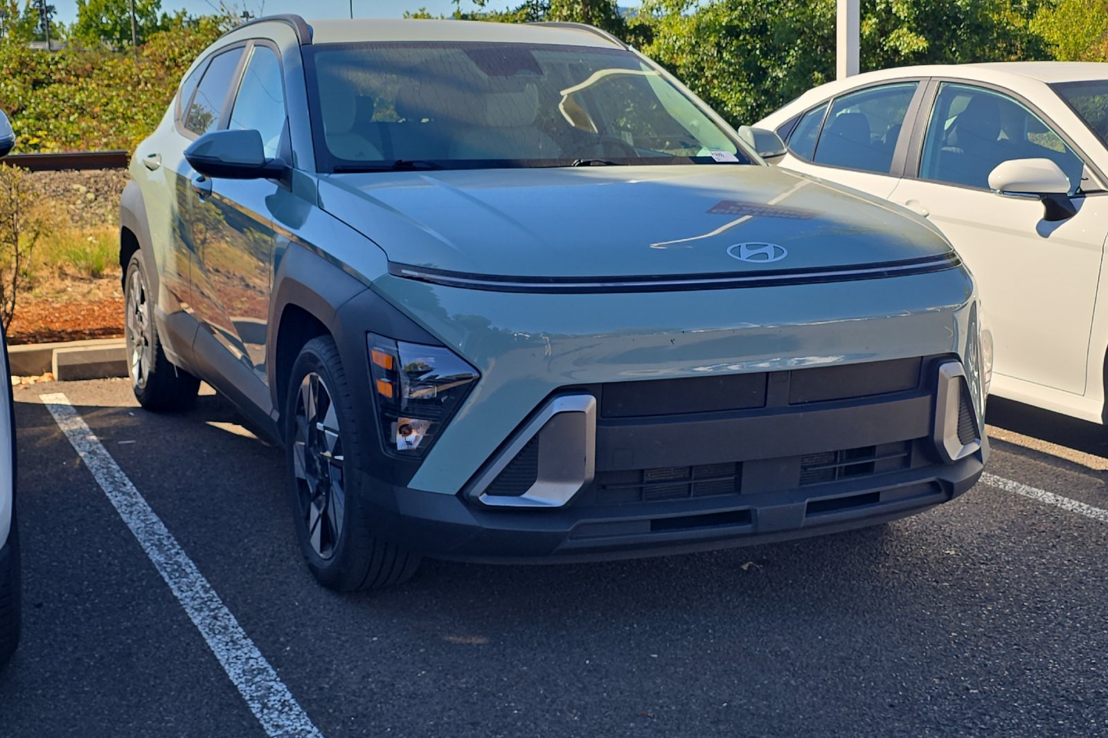 Used 2025 Hyundai Kona SEL FWD image 2