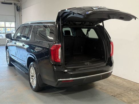 Used 2023 GMC Yukon XL SLT AWD/4WD image 4