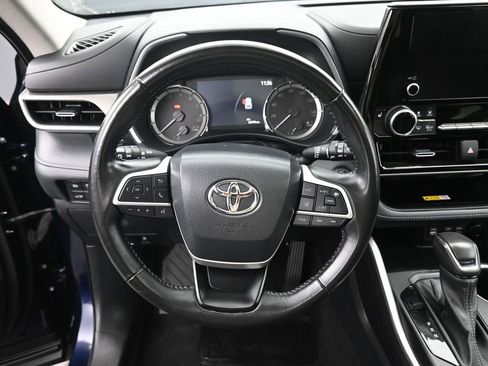 Used 2023 Toyota Highlander XLE image 23