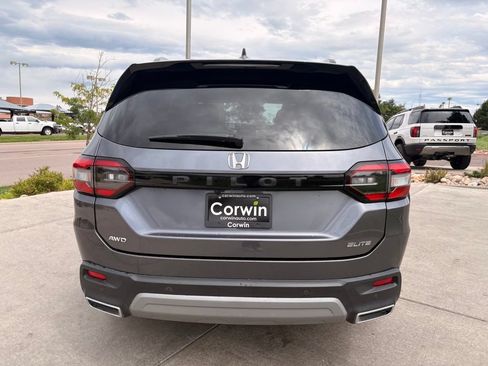 Used 2023 Honda Pilot Elite image 7