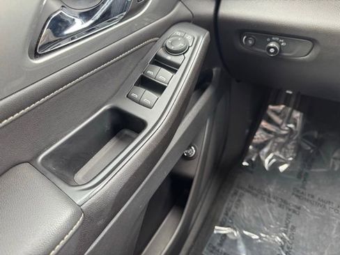 Used 2023 Chevrolet Traverse LT image 34