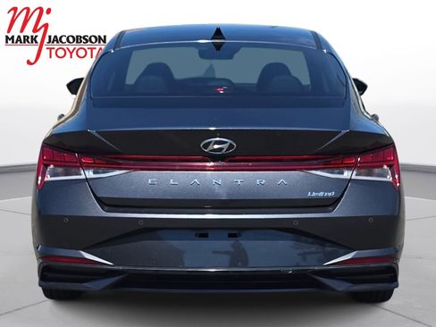 Used 2022 Hyundai Elantra Limited FWD image 6