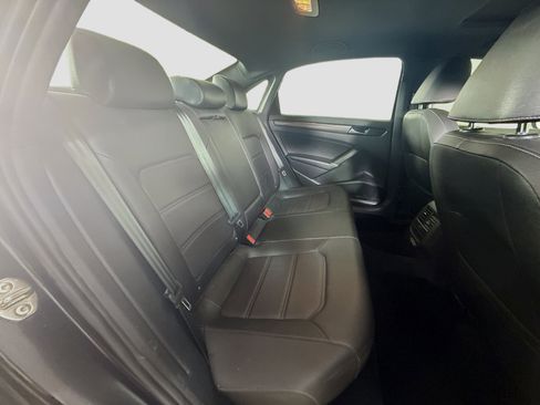 Used 2021 Volkswagen Passat 2.0T R-Line image 27