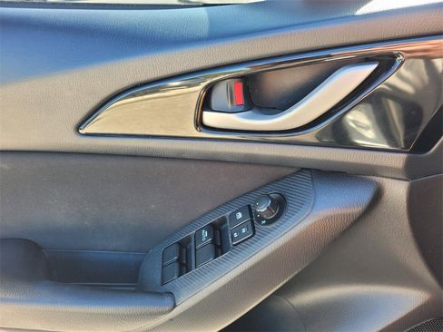 Used 2016 MAZDA MAZDA3 i Sport w/ Preferred Equipment Package image 19