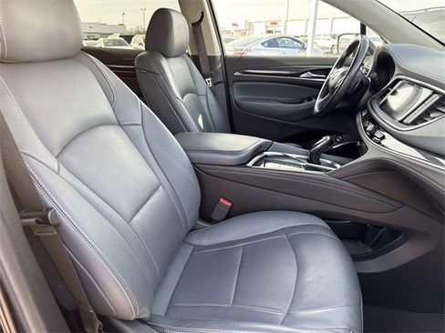 Used 2021 Buick Enclave Essence w/ Sport Touring Edition image 19