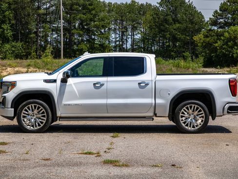 Used 2019 GMC Sierra 1500 Denali w/ Denali Ultimate Package AWD/4WD image 9