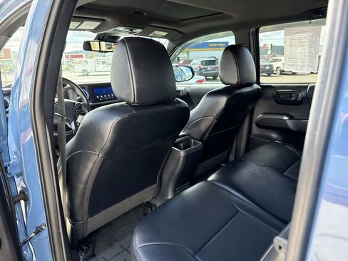 Used 2019 Toyota Tacoma TRD Off-Road w/ TRD Premium Off Road Package AWD/4WD image 13