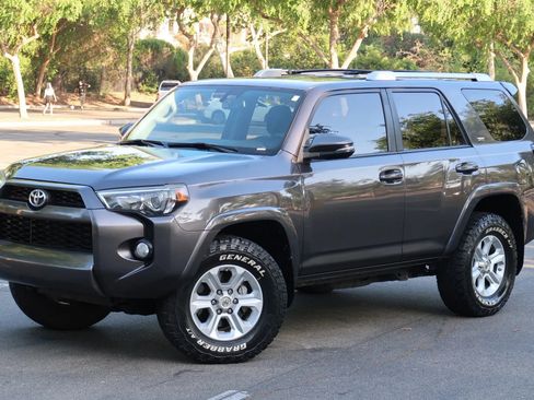 Used 2017 Toyota 4Runner SR5 Premium image 2