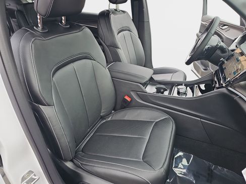 New 2026 Jeep Grand Cherokee L Limited image 10