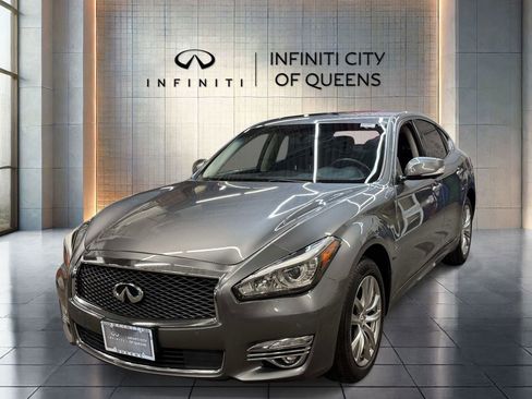 Used 2019 INFINITI Q70 Luxe w/ Proactive Package AWD/4WD image 4