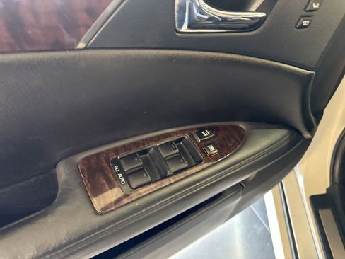 Used 2011 Toyota Avalon Limited FWD image 17