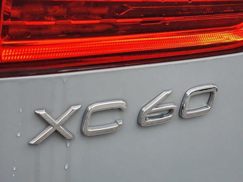 Used 2024 Volvo XC60 B5 Ultimate w/ Protection Package Premier AWD/4WD image 27