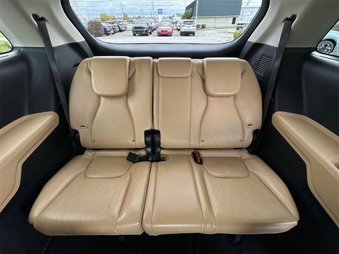 Used 2024 Kia Carnival EX image 23