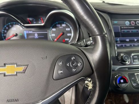 Used 2015 Chevrolet Impala LT w/ Convenience Package image 30