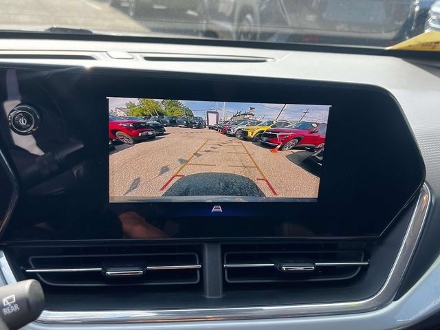 Used 2024 Chevrolet Trax LT w/ Driver Confidence Package FWD image 28