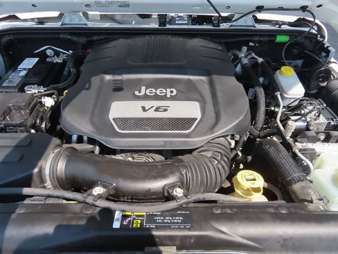 Used 2018 Jeep Wrangler Unlimited Sport S AWD/4WD image 9
