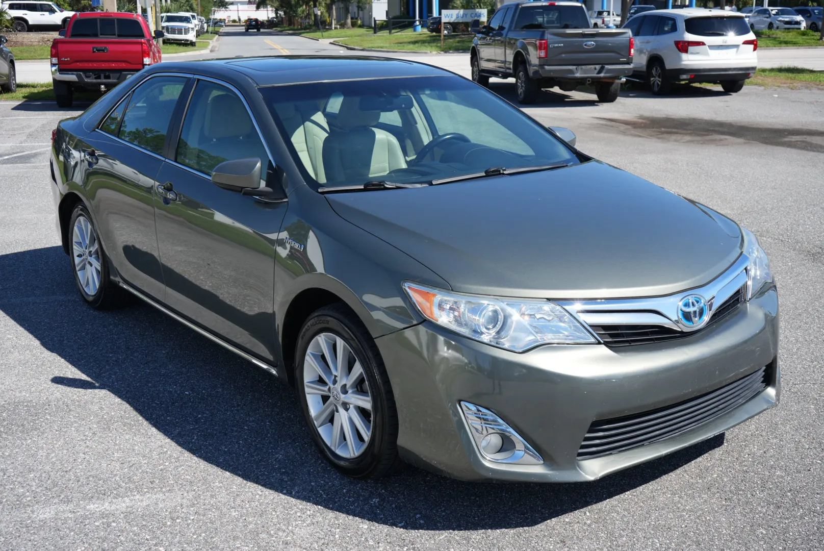 Used 2012 Toyota Camry XLE w/ Convenience Pkg FWD image 3
