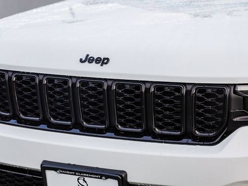 New 2025 Jeep Grand Cherokee Altitude image 6