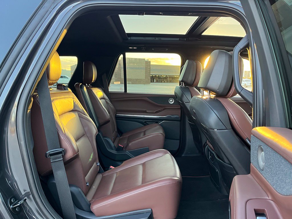 Used 2025 Lincoln Navigator Reserve AWD/4WD image 16